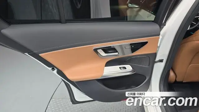 Mercedes-Benz E-Class 2025 — ფოტო 25/32