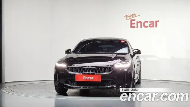 Kia Stinger 2023 — Фото 3/20