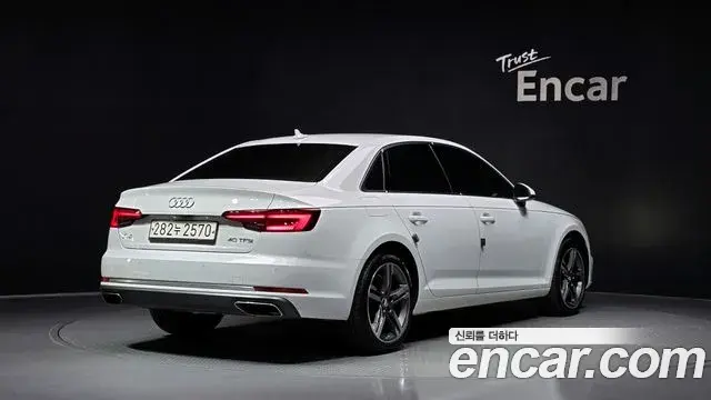 Audi A4 2019 — Photo 1/31