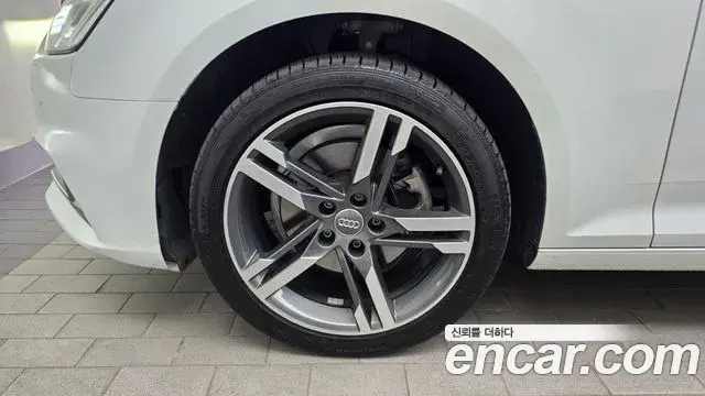 Audi A4 2019 — Photo 16/31