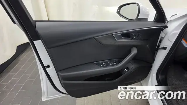 Audi A4 2019 — Photo 15/31