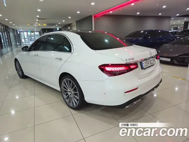Mercedes-Benz E-Class 2022 — Şəkil 19/20