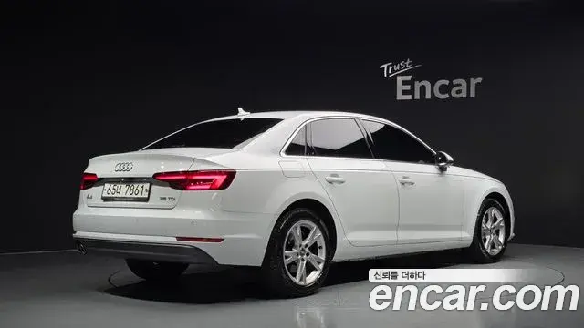 Audi A4 2018 — ფოტო 15/20