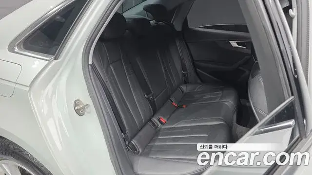 Audi A4 2018 — ფოტო 13/20