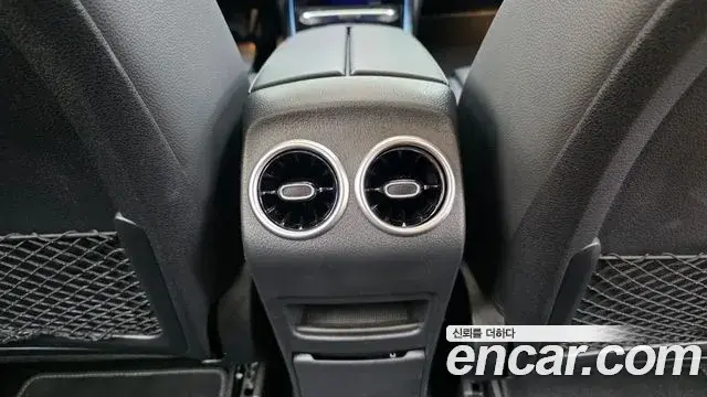 Mercedes-Benz GLB-Class 2024 — Фото 18/20