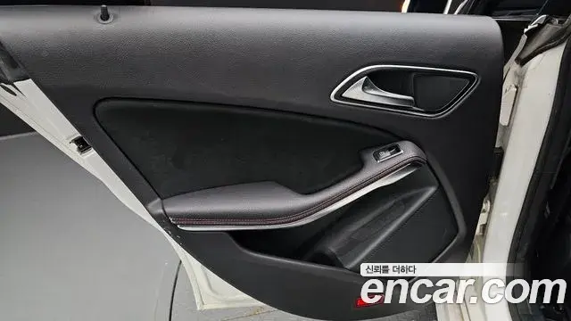 Mercedes-Benz CLA-Class 2018 — ფოტო 28/33