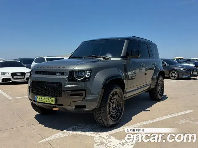 Land Rover Defender 2025 — Photo 17/20