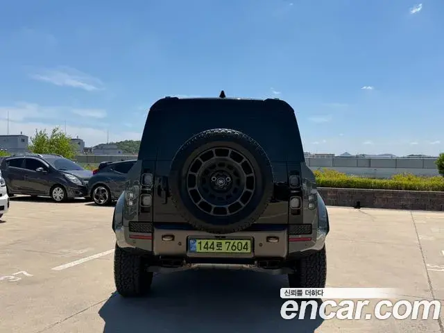 Land Rover Defender 2025 — Photo 14/20