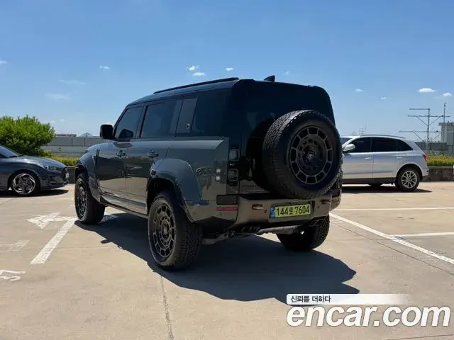 Land Rover Defender 2025 — Photo 19/20
