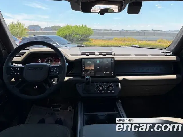Land Rover Defender 2025 — Photo 12/20
