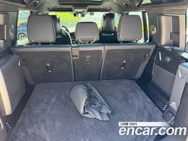 Land Rover Defender 2025 — Photo 10/20
