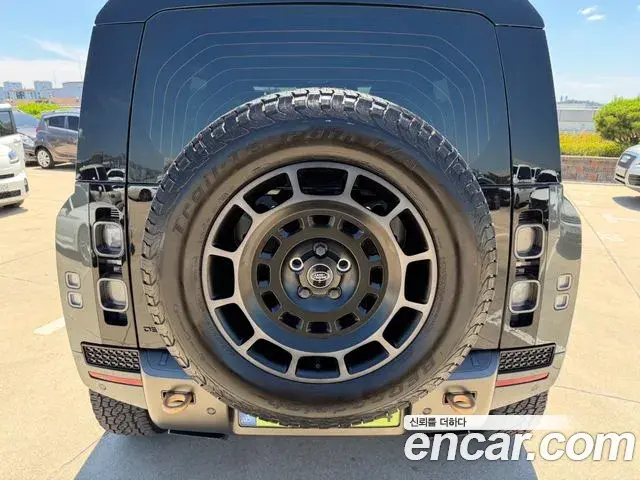 Land Rover Defender 2025 — Photo 3/20