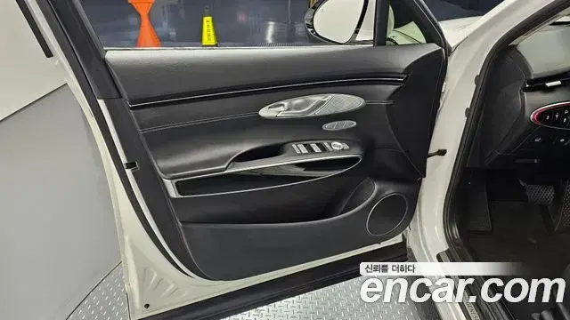 Genesis GV70 2021 — Şəkil 15/34