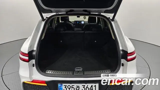 Genesis GV70 2021 — Şəkil 32/34