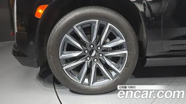 Cadillac Escalade 2023 — Photo 20/35