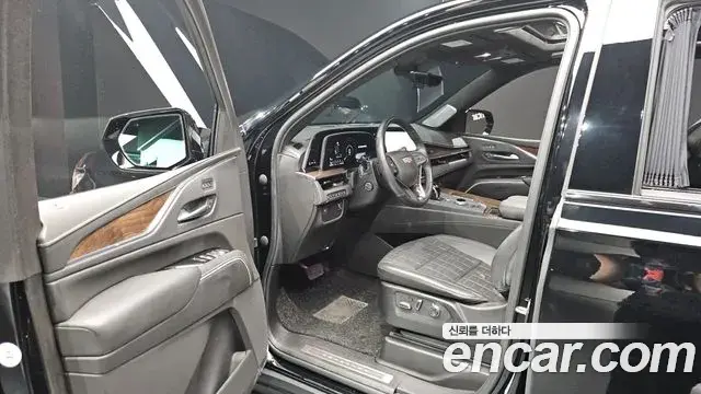 Cadillac Escalade 2023 — Photo 10/35
