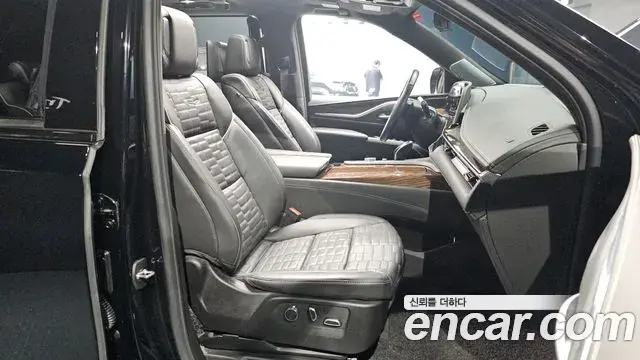 Cadillac Escalade 2023 — Photo 30/35