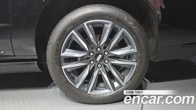 Cadillac Escalade 2023 — Photo 9/35
