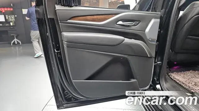 Cadillac Escalade 2023 — Photo 32/35