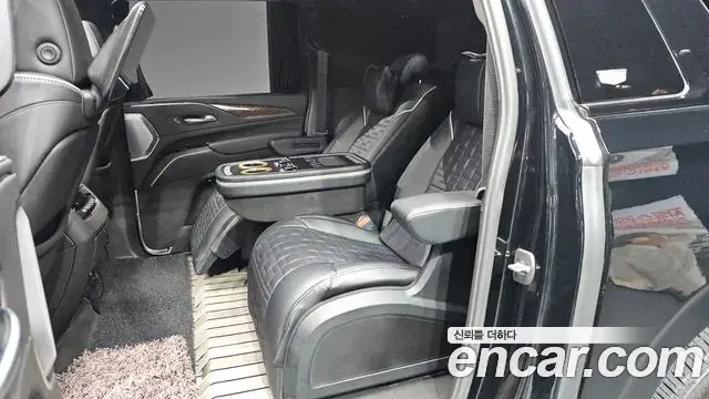 Cadillac Escalade 2023 — Photo 12/35