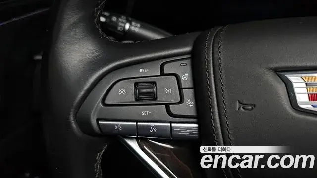 Cadillac Escalade 2023 — Photo 8/35