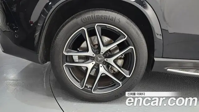 Mercedes-Benz GLE-Class 2023 — Photo 28/36