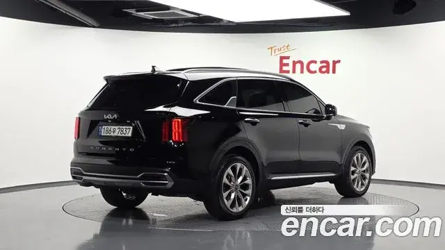 Kia Sorento 2022 — Photo 2/20