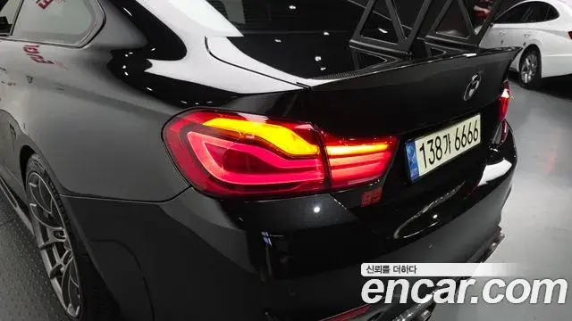 BMW M4 2018 — Şəkil 11/32