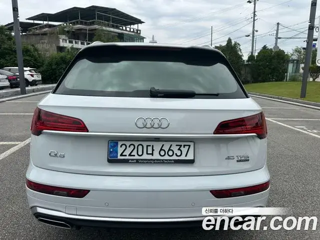 Audi Q5 2023 — ფოტო 14/17