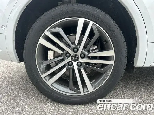 Audi Q5 2023 — ფოტო 2/17