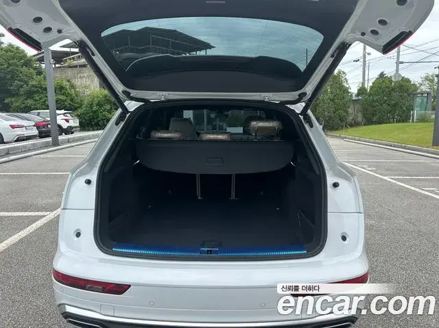 Audi Q5 2023 — ფოტო 7/17
