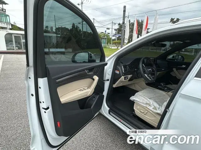 Audi Q5 2023 — ფოტო 5/17