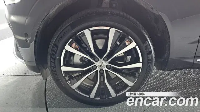 Volvo XC60 2023 — Şəkil 8/20