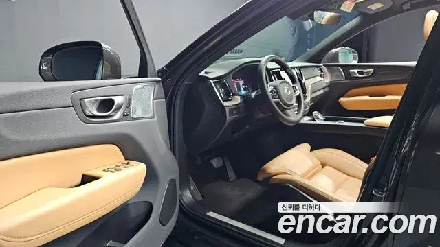 Volvo XC60 2023 — Şəkil 13/20