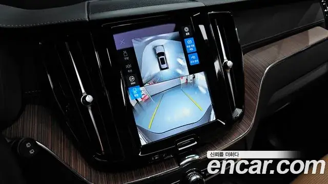 Volvo XC60 2023 — Şəkil 18/20