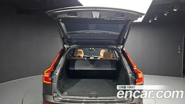 Volvo XC60 2023 — Şəkil 2/20