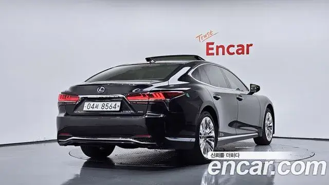 Lexus LS500h 2018 — Photo 13/20