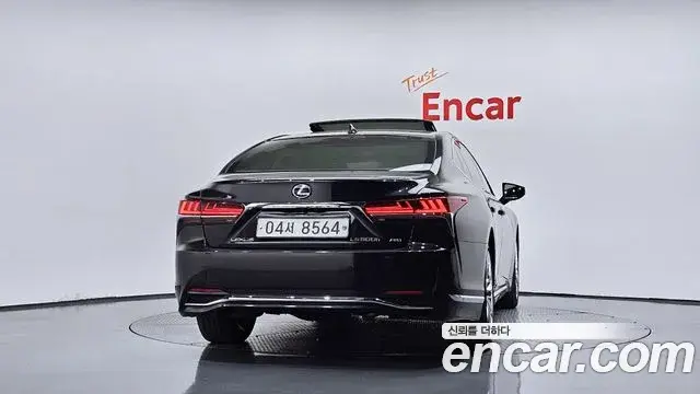 Lexus LS500h 2018 — Photo 5/20