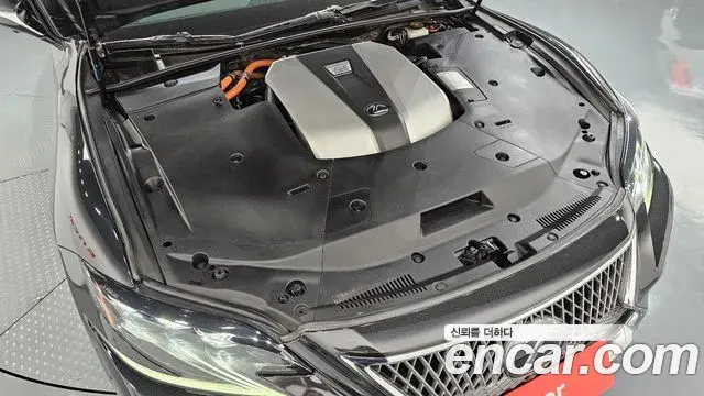 Lexus LS500h 2018 — Photo 9/20