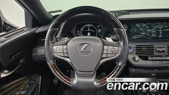 Lexus LS500h 2018 — Photo 6/20