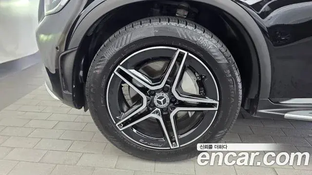 Mercedes-Benz GLC-Class 2022 — Photo 23/34