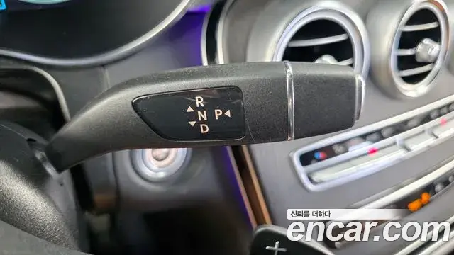 Mercedes-Benz GLC-Class 2022 — Photo 16/34