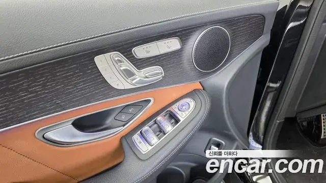 Mercedes-Benz GLC-Class 2022 — Photo 21/34