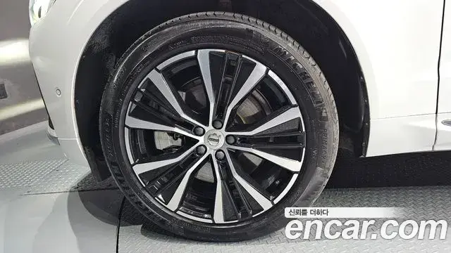 Volvo XC60 2023 — Şəkil 19/30
