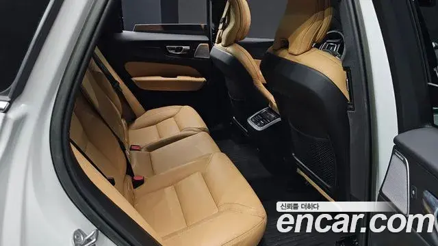 Volvo XC60 2023 — Şəkil 6/30