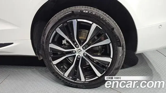 Volvo XC60 2023 — Şəkil 18/30