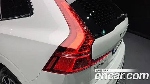 Volvo XC60 2023 — Şəkil 9/30
