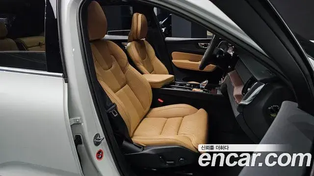 Volvo XC60 2023 — Şəkil 27/30