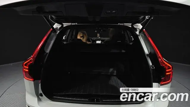 Volvo XC60 2023 — Şəkil 8/30