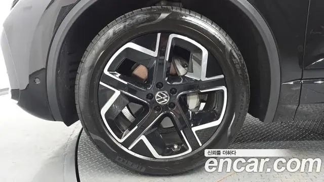 Volkswagen Touareg 2025 — Şəkil 28/38